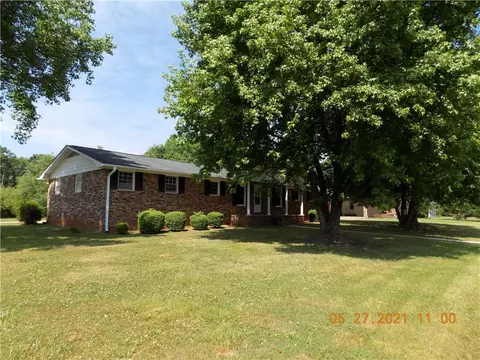 1506 Bolt Dr, Anderson, SC 29621 photo 3