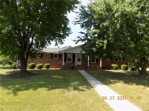 1506 Bolt Dr, Anderson, SC 29621 photo 2