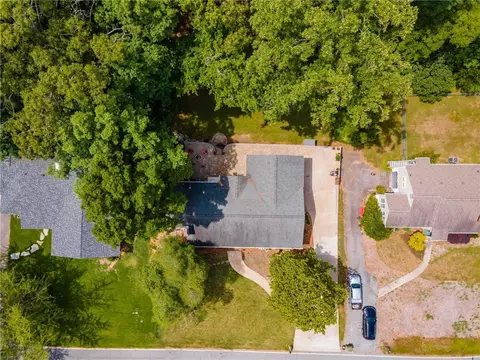 233 Riggs Dr, Clemson, SC 29631 photo 2