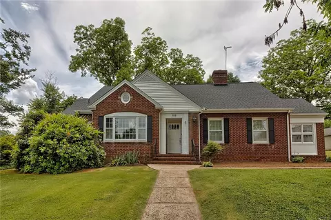 212 Pendleton St, Pickens, SC 29671 photo 1