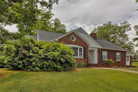 212 Pendleton St, Pickens, SC 29671 photo 2