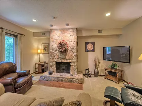 303 Arrowhead Trl, Easley, SC 29642 photo 3