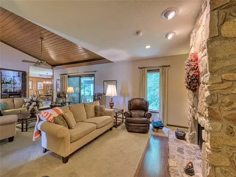 303 Arrowhead Trl, Easley, SC 29642 photo 4