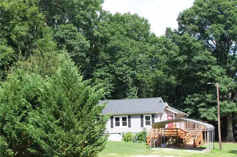 809 W Main St, Pickens, SC 29671 photo 2