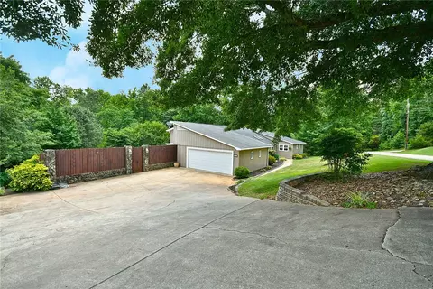 402 Mount Forest Cir, Easley, SC 29640 photo 2