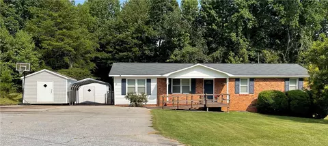 208 S Forest Cir, Marietta, SC 29661 photo 2