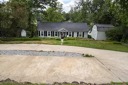 900 Lakeside Dr, Anderson, SC 29621 photo 2