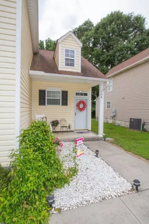 108 Crown Ct, Williamston, SC 29697 photo 3