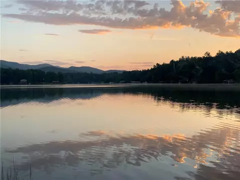 905 Point Pl, Tamassee, SC 29686