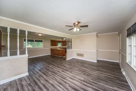 131 W Old Pendleton Rd, Central, SC 29630 photo 4