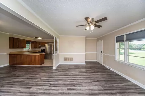 131 W Old Pendleton Rd, Central, SC 29630 photo 6
