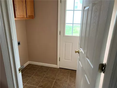 412 E Crescent Dr, Seneca, SC 29678 photo 2
