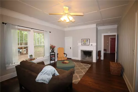 922 Cherry St, Pendleton, SC 29670 photo 6