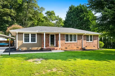 28 Dove St, Williamston, SC 29697 photo 2