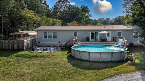 401 Gentry Rd, Seneca, SC 29678 photo 4