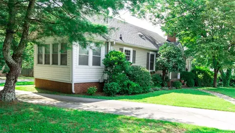 302 S B St, Easley, SC 29642 photo 9