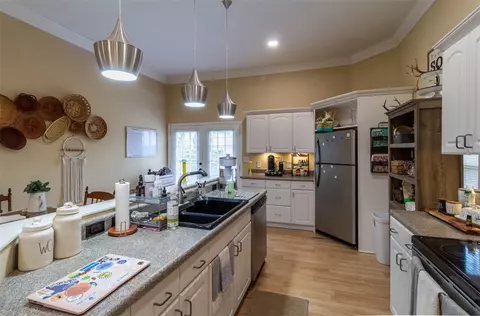 110 S 8th St, Easley, SC 29640 photo 8