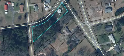 900 Mitchell Dr, Seneca, SC 29678 photo 1
