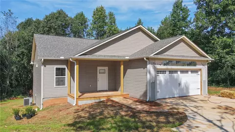 135 Carrie Leigh Ln, Pendleton, SC 29670 photo 2