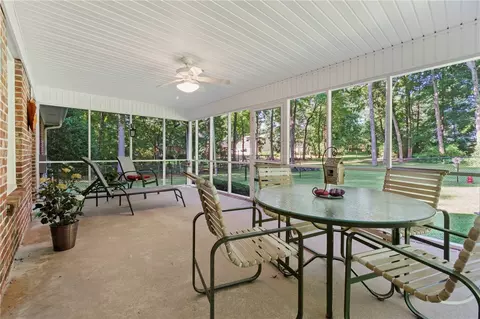 504 Roosevelt Dr, Easley, SC 29642 photo 2