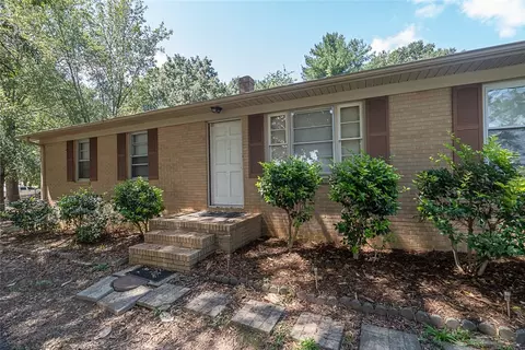 100 Roosevelt Dr, Easley, SC 29642 photo 1