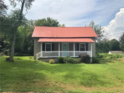 137 King St, Central, SC 29630 photo 1