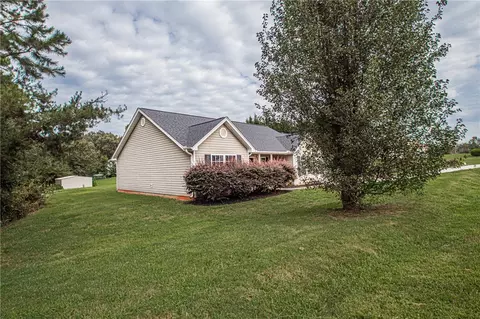 105 Cedar Glen Dr, Williamston, SC 29697 photo 2