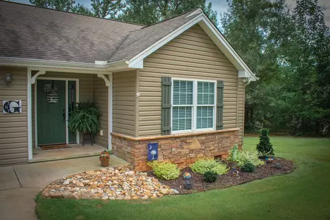 207 Doyle Dr, Seneca, SC 29678 photo 2