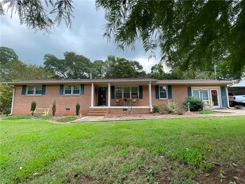 10 E Summit Dr, Ware Shoals, SC 29692 photo 2