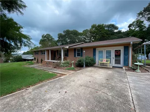 10 E Summit Dr, Ware Shoals, SC 29692 photo 3