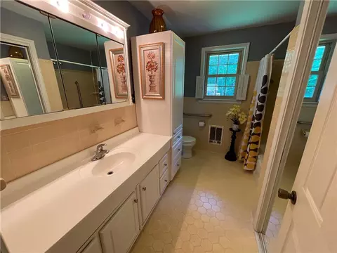 10 E Summit Dr, Ware Shoals, SC 29692 photo 18