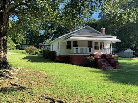 132 E Jones Ave, Pickens, SC 29671 photo 3