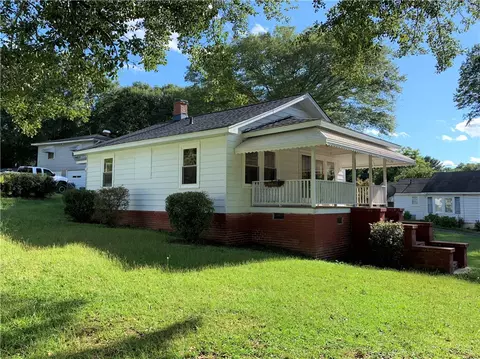 132 E Jones Ave, Pickens, SC 29671 photo 4