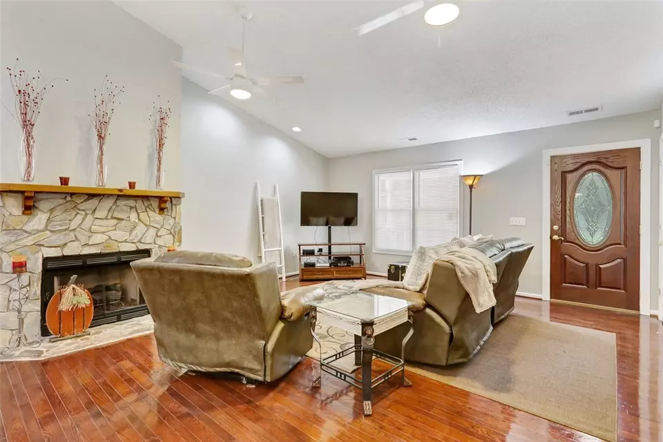  111 Sheffield Rd, Greer, SC 29651 photo 5