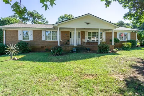607 S Pendleton St, Easley, SC 29640 photo 1