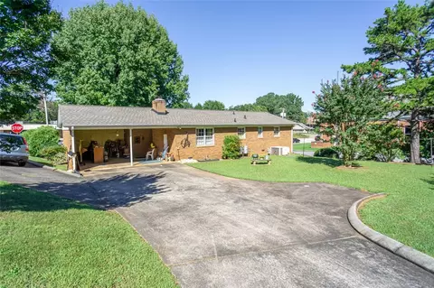 607 S Pendleton St, Easley, SC 29640 photo 2