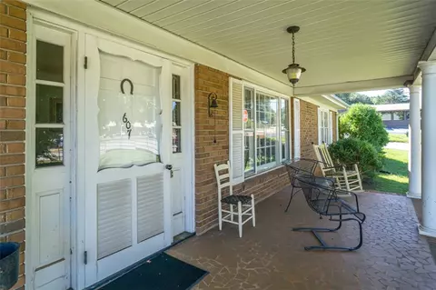607 S Pendleton St, Easley, SC 29640 photo 3