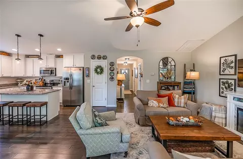 310 Buchanan Trl, Seneca, SC 29672 photo 5