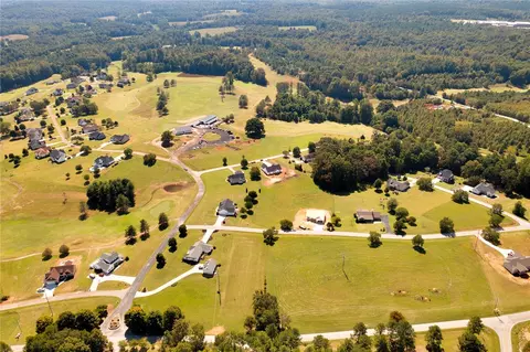 1307 Falcons Dr, Walhalla, SC 29691 photo 2