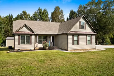 1353 1st Ave, Starr, SC 29684 photo 3