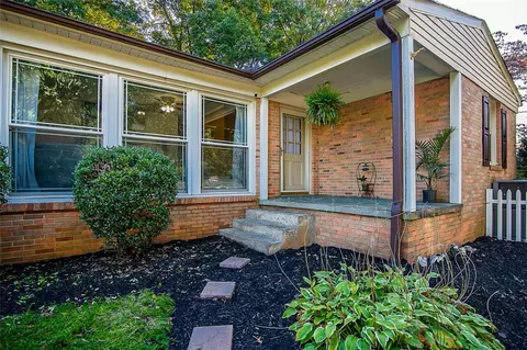 405 Stewart Dr, Easley, SC 29640 photo 2