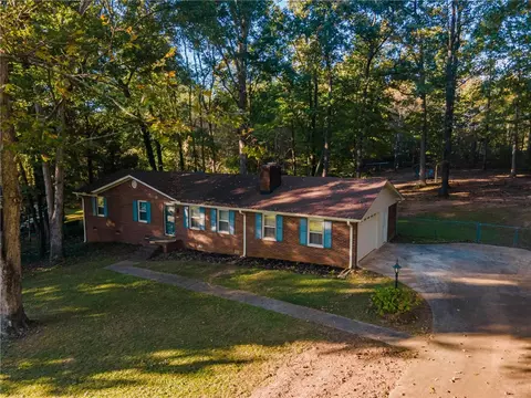 203 Hickory Dr, Easley, SC 29642 photo 3