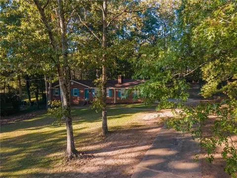 203 Hickory Dr, Easley, SC 29642 photo 2