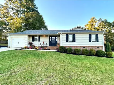 414 Wimberly Ln, Easley, SC 29642 photo 1