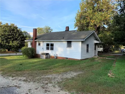 138 E Jones Ave, Pickens, SC 29671 photo 5