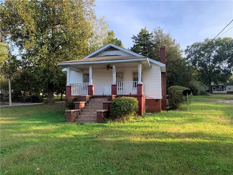138 E Jones Ave, Pickens, SC 29671 photo 3