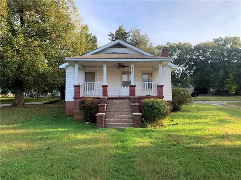 138 E Jones Ave, Pickens, SC 29671 photo 1
