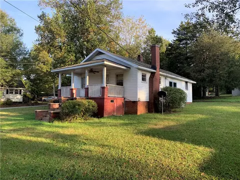 138 E Jones Ave, Pickens, SC 29671 photo 4