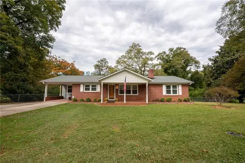 125 Ramseur St, Central, SC 29630 photo 3