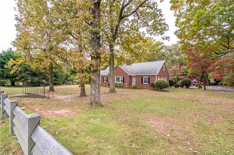 202 S C St, Easley, SC 29640 photo 30